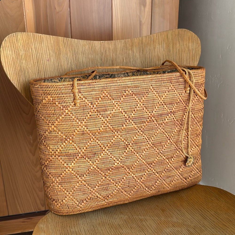 Straw structured should bag